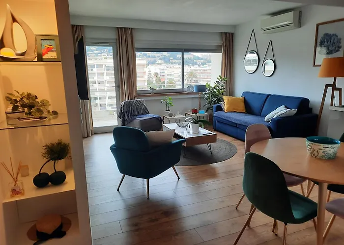 One Bedroom Palm Apartmán