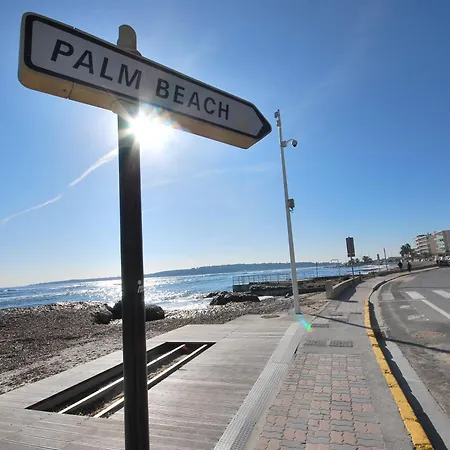 One Bedroom Palm Apartman *